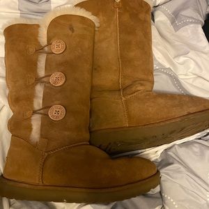 Tall UGG boots woman’s